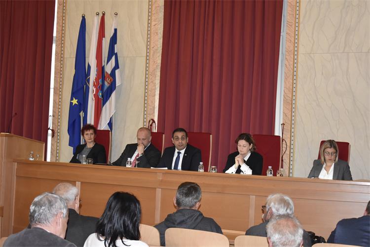 Slika /slike/Osijek_vijeća i predstavnici.JPG